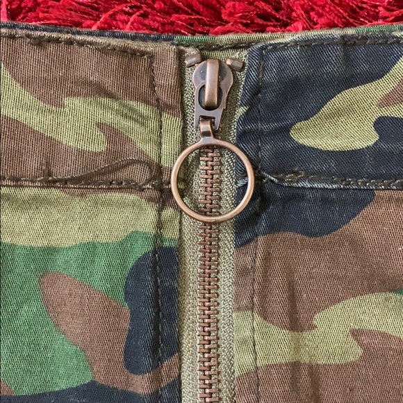 Forever 21 Camo Zip-up Skirt - Picture 2 of 5